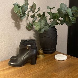 Cole Haan ankle boots size 6 black